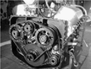 Parte posterior del mismo motor, para accesorios
